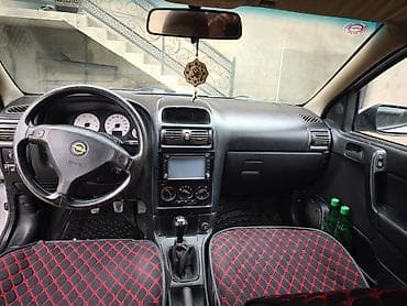 Opel Astra Caravan (universal) – gümüş rəngli kuzov, 5 qapı, dam