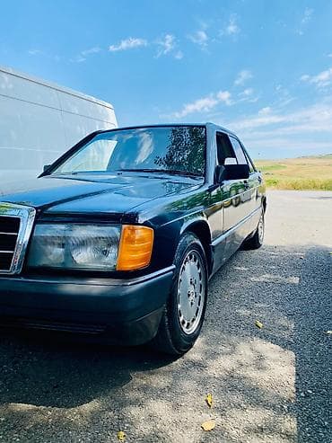 Mercedes-Benz 190-Series: 1.8 l | 1992 il Sedan — 3