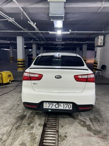 kia ced: Kia Rio: 1.4 l | 2013 il Sedan — 4