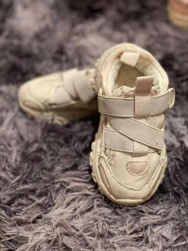 детские тапочки на липучках: Uşaq idman ayaqqabıları – krem/bez rəngdə Xüsusiyyətlər: - Model — 3