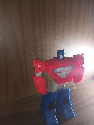 Transformers – Optimus Prime fiquru - Rənglər: qırmızı, mavi və boz -
