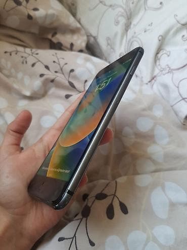 ipad pro m5: IPhone 8 Plus, Qara, Barmaq izi — 8
