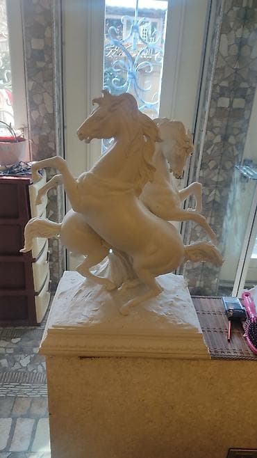 dişi atlar: İtaliya istehsalı Capodimonte Principe porselen heykəl - Mövzu: İki — 2