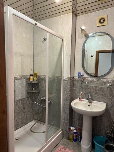 elmlər kirayə: Bu kirayə mənzil rahat yaşayış üçün uyğun geniş bir otaq təklif edir — 12