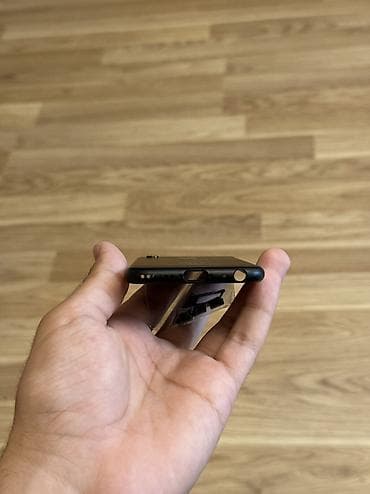 IPhone 5 korpusu ideal vəzyətdədir təmiz korpusdu bütün detalları var — 6