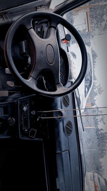 купить чехлы на авто: VAZ 2106 sedan – klassik ağ kuzov, qara ön barmaqlıq və xrom — 4