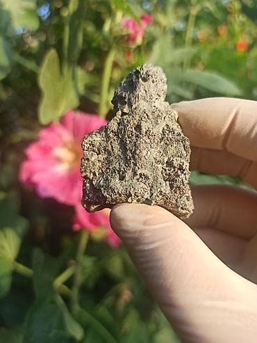 şexsi eşyalar: Nadir tapılan Qızılı görünüşdə Xalkopirit ( ChalcoPyrite ) daşı 💎 ✨ 🧐 — 2