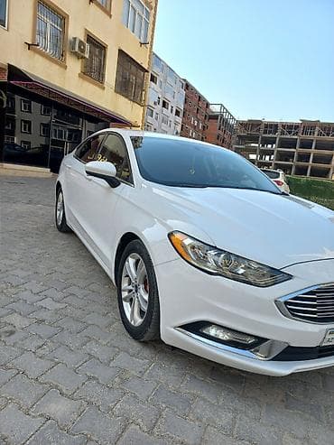 panel pulsuz: Ford Fusion sedan – ağ rəngdə, geniş və komfortlu salon — 2