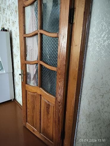 Taxta iç qapı – şüşəli model - Material: təbii ağac (möhkəm massiv)