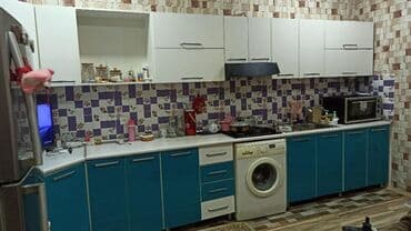 metbex mebeller: Mətbəx mebeli dəsti - Üst modullar: ağ rəngdə, çoxsaylı şkaf və — 1