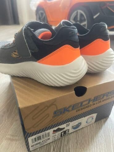 kreditle geyimler: Skechers brendinin uşaq kros keti. Ayaqqabılar tünd boz rəngdədir və — 2