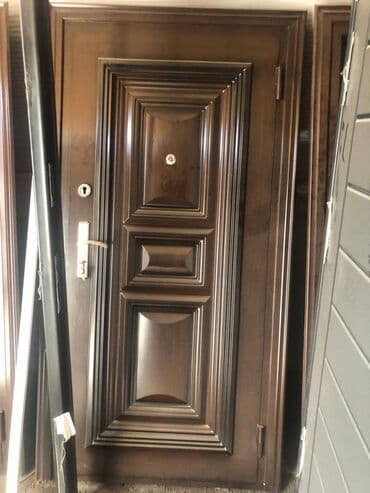 Пластиковые двери: Metall giriş qapısı - Material: möhkəm metal konstruksiya, dekorativ — 1