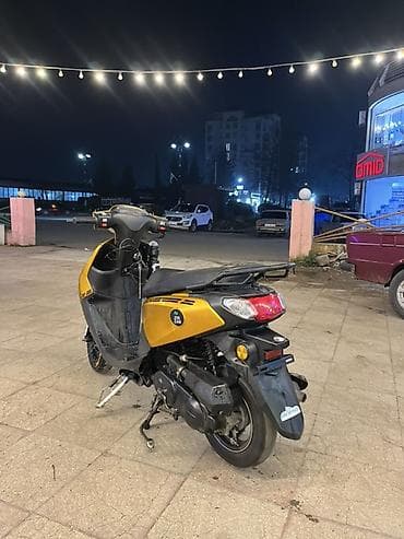 Su nəqliyyatı: 2025 ziq zaq 
- Rəng: qızılı/sarı, qara detallarla — 4