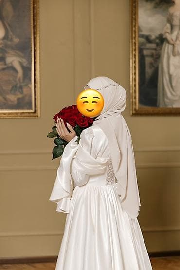 sadə toy donlari: Zərif nisan donu – satən parıltılı, hicab uyumlu dizayn Bir defe — 5