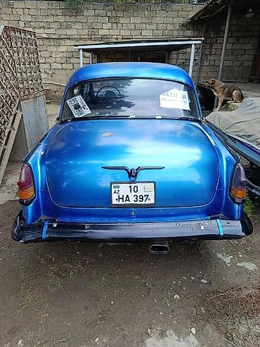 Продажа авто: Məhsul: Klassik sedan avtomobil (mavi rəng, 4 qapı) Təsvir: - Retro — 2