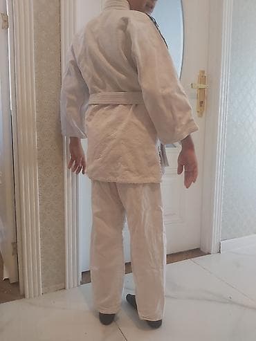 kiraye geyim: Cudo kimanosu. Az geyinilib. Adidas firması. 6-9 yaş. Ölçü- 140 — 5