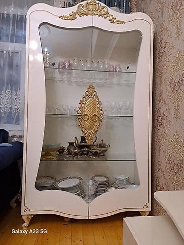 Dolab vitrinləri: Şüşəli dolab vitrini, İşlənmiş — 1