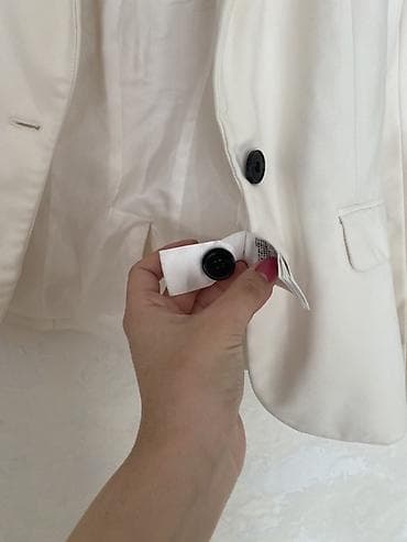 pull and bear: H&M qadın blazer - Rəng: krem/ivory - Ölçü: EUR 36 (US/CA/MX 6 — 4