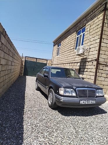 arxa şuşə: Mercedes-Benz W124: 2.2 l | 1994 il Sedan — 10
