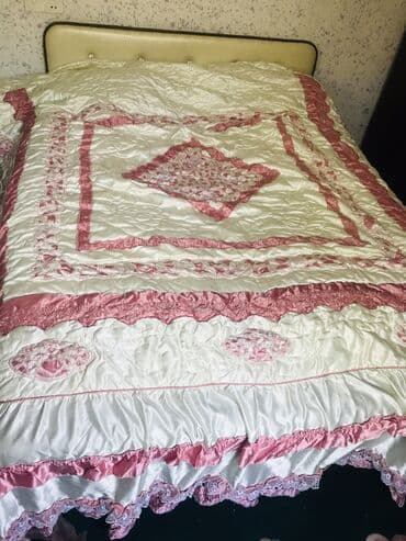 Yataq üçün İşlənmiş Yataq örtüyü