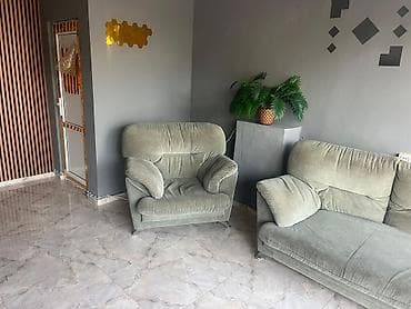 Ofis qonaq kreslosu – qara dərili - Model: metal karkaslı, 4 ayaqlı — 3