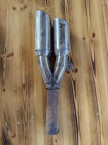 ses bogucular: Akrapovic iki çıxışlı egzoz matasklet üçün nəzərdə tutlub. real — 1