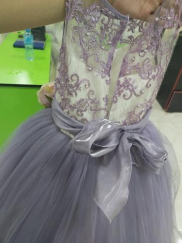 donlar toy: Bənövşəyi rəng palitrasında zərif qız uşağı ziyafət/şənlik donu. - — 2