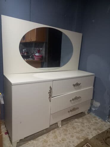 туалетный столик белый: Б/у, С зеркалом — 1