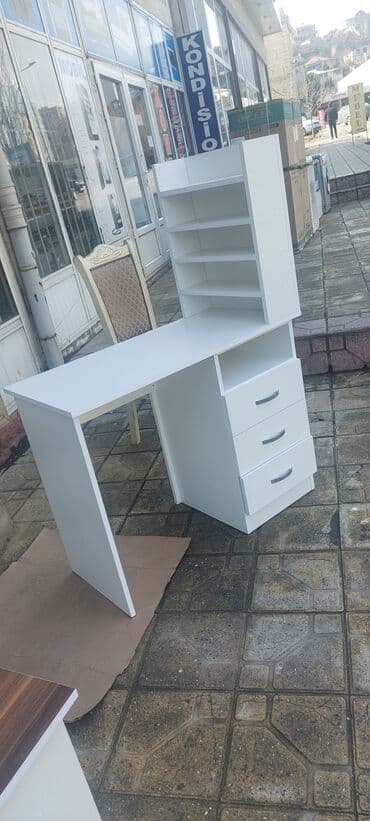 Yeni, Manikür üçün masa, Güzgüsüz