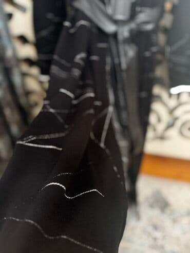 yun jaketler: Qadın uzun – PIENA - Rəng: qara, nazik ağ xətt naxışları - Model — 8