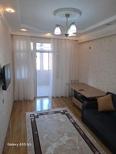 berde kiraye: 1 otaqlı mənzil – zal/yaşayış otağı Xüsusiyyətlər: - İşıqlı, yığcam — 3