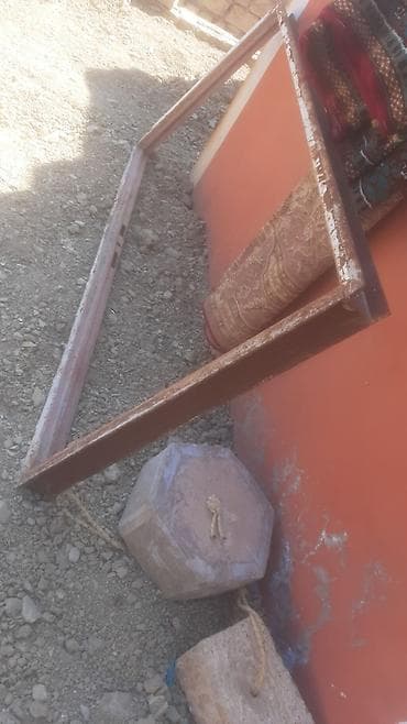 seyfi qapi: Metalkonstruksiya qapı dəsti Məhsulun tərkibi: - Polad qapı vərəqi — 2