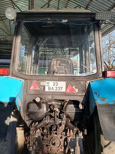 avtomobil acarları: Belarus 892 təkərli traktor - Güclü dizel mühərrik və ön-arka ötürücü — 4