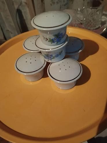 Məhsul: Porselėn ədviyyat qabları və şüşə qab dəsti Təsvir: - 6 ədəd — 2