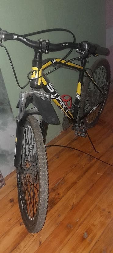 Start brend dağ velosipedi - Çərçivə: yüngül alaşımlı, qara-sarı rəng