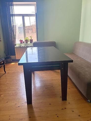Taxta yemək/iş masası - Material: möhkəm ağac konstruksiya, tünd lalafo.az -da Taxta yemək/iş masası - Material: möhkəm ağac konstruksiya, tünd