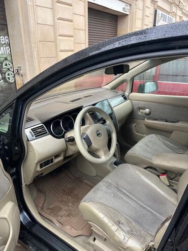 c klass mersedes: Nissan Tiida: 1.8 l | 2007 il Sedan — 5