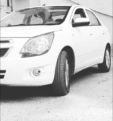 продажа бу авто в азербайджане: Ağ rəngli sedan avtomobil - Kuzov: 4 qapılı sedan, zərif və geniş — 1