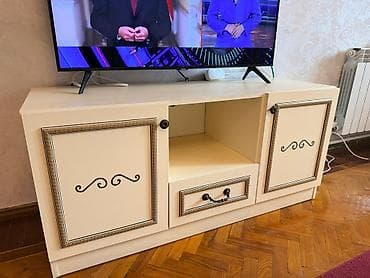 ref: Düz TV altlığı, Polkalı, Laminat — 1