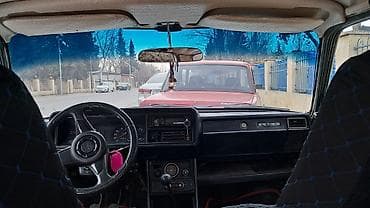 азербайджан авто: VAZ 2107, ağ rəng, sedan kuzov. Texniki xüsusiyyətlər: - Arxa — 7