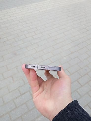 telfon samsuq: Nothing Phone 1 – şəffaf arxa dizayn və Glyph işıq zolaqları ilə — 4