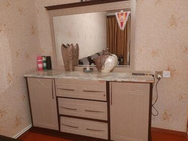 вешалка в прихожую настенная: Б/у, С зеркалом — 1