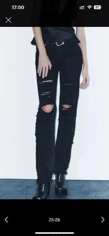 zeynep bastik baku: Zara Qara rəngli, yırtıq detallı cins şalvar. Dizlərdə və digər — 2