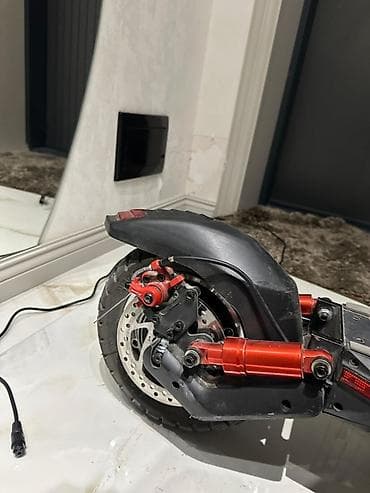 samokat az: İşlənmiş Elektrik samokat 10", > 1000 Vt, > 45 km/s, Ünvandan götürmə — 3