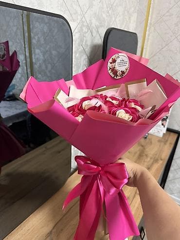 suni güller sederek: Məhsul: Dekorativ gül buketi - Parlaq çəhrayı və krem rəng tonlarında — 4
