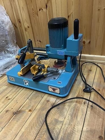 off white prsluk: Avtomatik açar dublikatı hazırlama dəzgahı (key cutting machine) - — 2