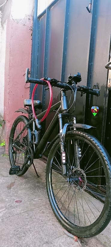 Şəhər/trek tipli velosiped – tam yığılmış və sürüşə hazır komplekt