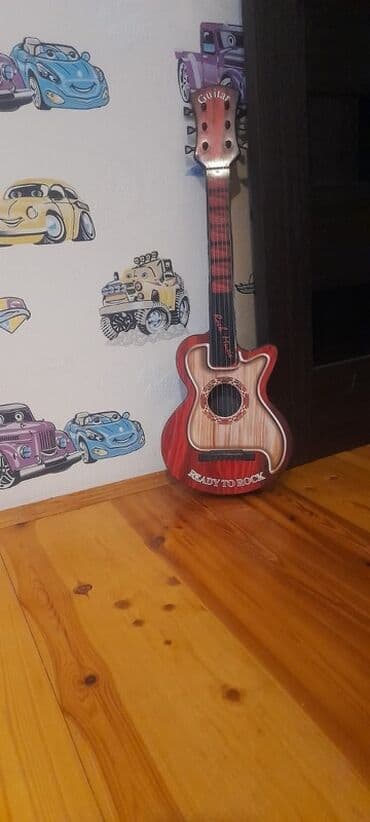 uşaq bayan: Uşaqlar üçün nəzərdə tutulmuş bu taxta oyuncaq gitara musiqiyə marağı — 1