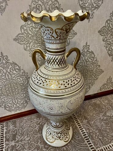 demir gul qablari: Vaza dəsti — 1