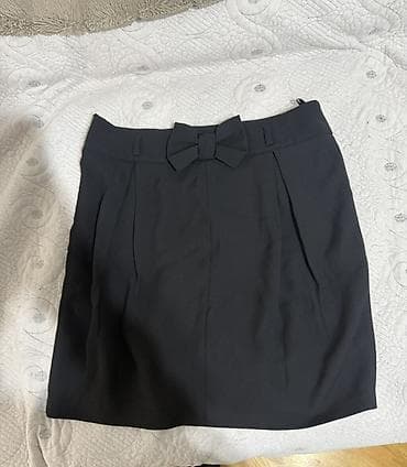 Qara qısa ətək 40 razmer - Klassik qara rəng, mini uzunluq - Ön